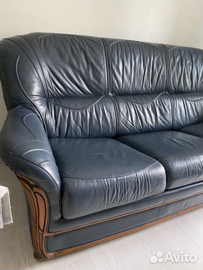 Диван кожаный синий