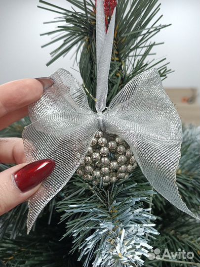 Новогодние украшения шар из бусин