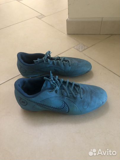 Футбольные бутсы