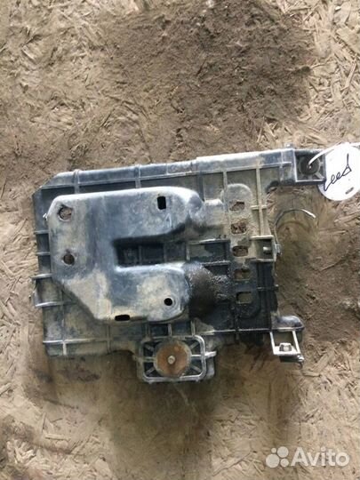 Площадка акб Kia Ceed 1