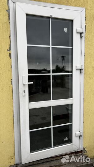 Дверь пластиковая входная