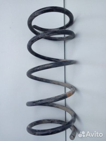 Пружина передняя Suzuki Grand Vitara 2.4 2010