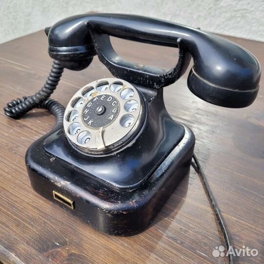 Старинный телефон