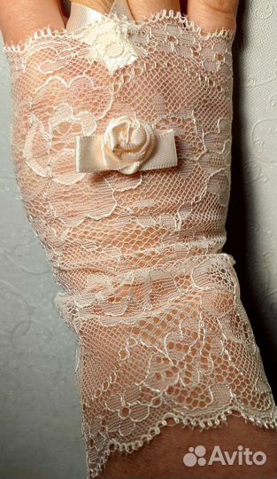 Перчатки праздничные,кружевные