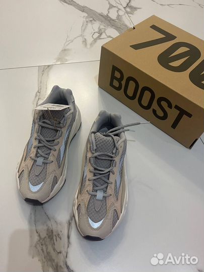 Adidas Yeezy Boost 700 V2 