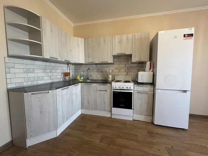 2-к. квартира, 65 м², 9/9 эт.