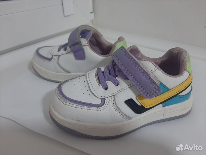 Сапоги и кроссовки для девочки