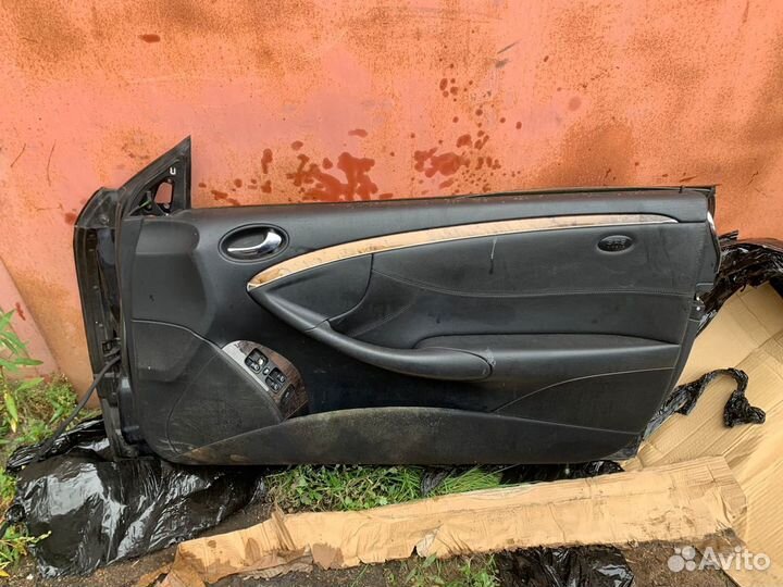 Дверная карта правая мерседес w209 clk