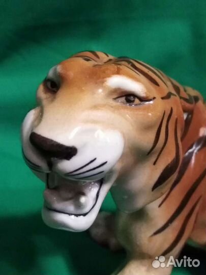 Фарфор. Тигр, (Шархан). лфз