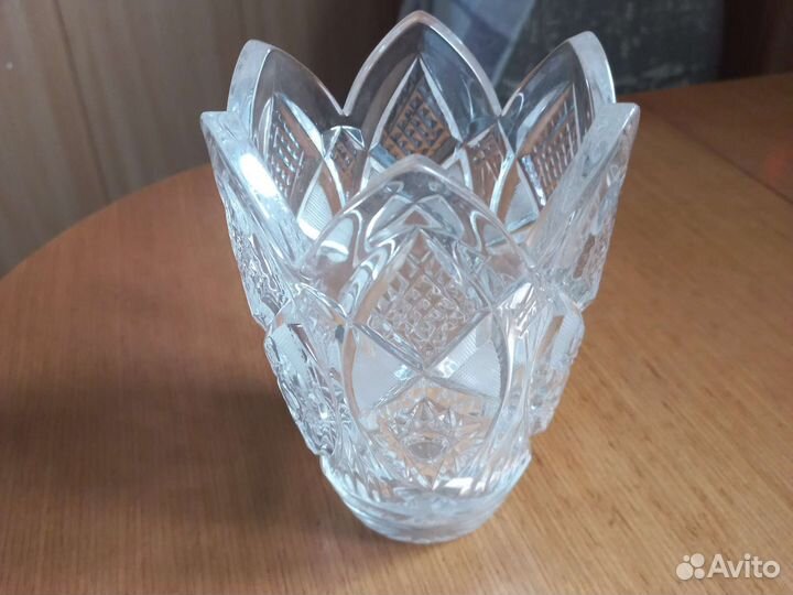 Хрустальная ваза