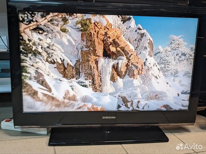 Samsung LE37B530P7W 94см