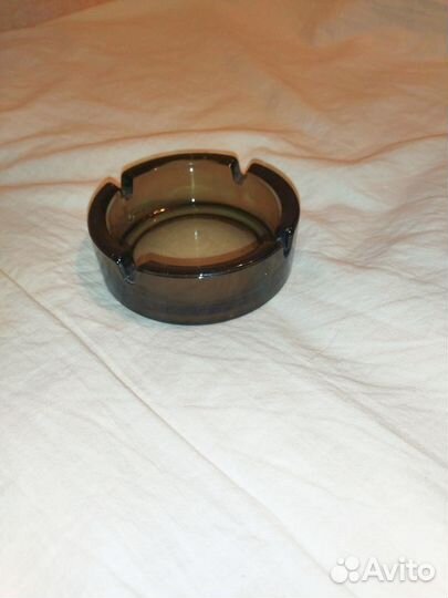 Пепельница темное стекло