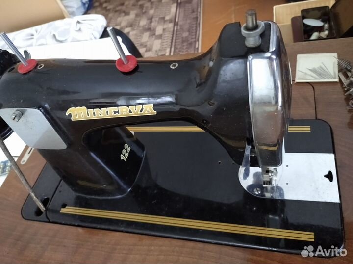 Швейная машина Минерва 122