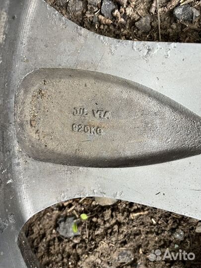 Литой диск с шиной на Range Rover sport