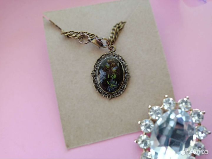 Кулоны и браслеты с цветами