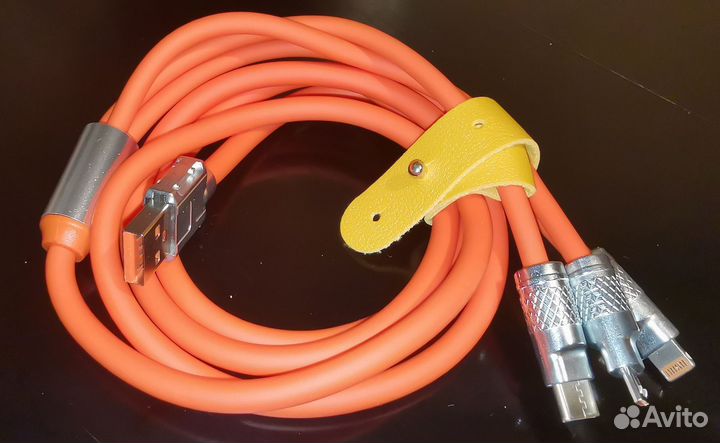 Кабели зарядки и синхронизации, возможна доставка