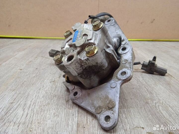 Насос гидроусилителя Mazda Mpv 2 GY 2004