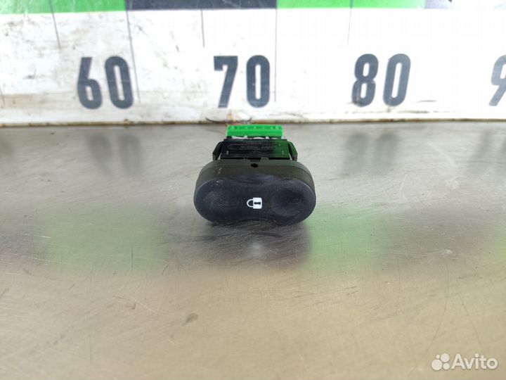 Кнопка центрального замка Renault Logan 2005 2014