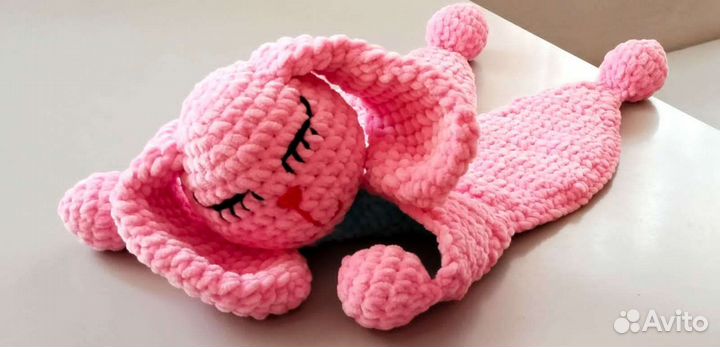 Вязаный зайка комфортер ручной работы