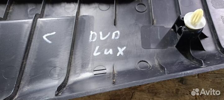 Обшивка стойки передней, правой Luxgen