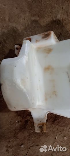 Бачок омывателя L200