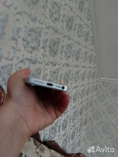 Телефон iPhone 5s