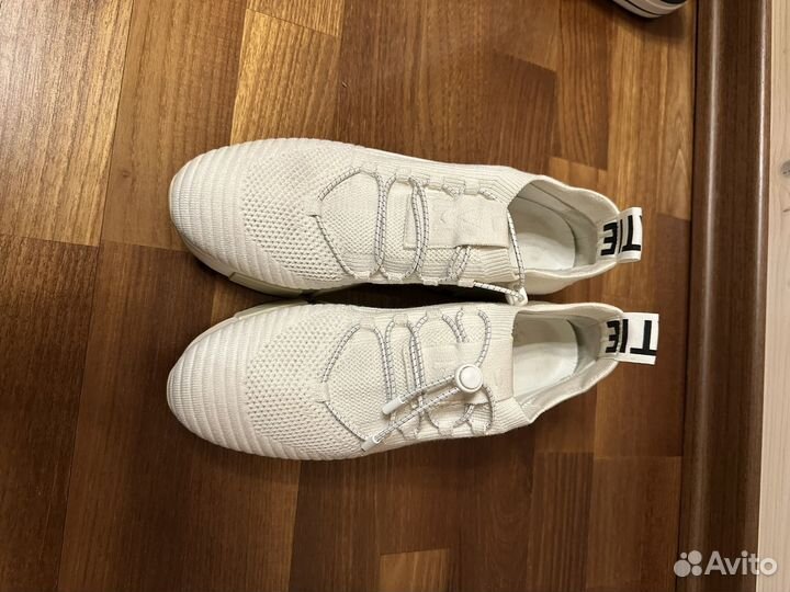 Кроссовки женские 38 размер