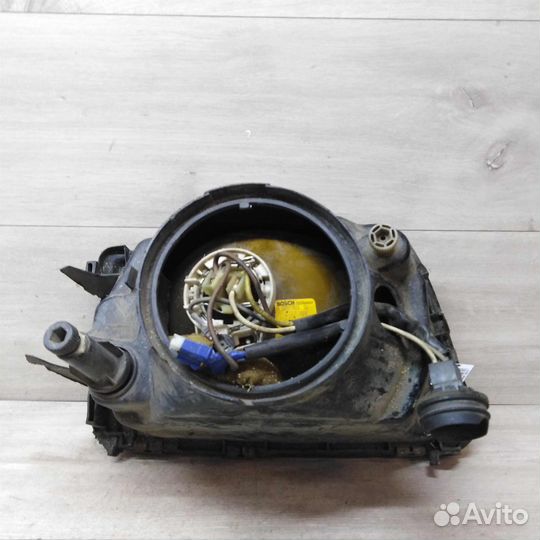 Фара левая Audi 100 C3 дефект кронштейнов