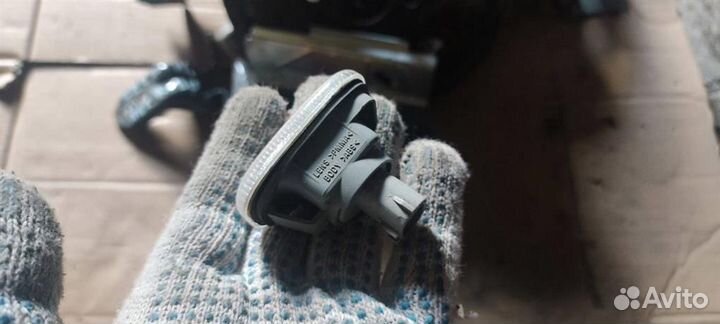 Повторитель на крыло toyota Corolla E12 2001-2006