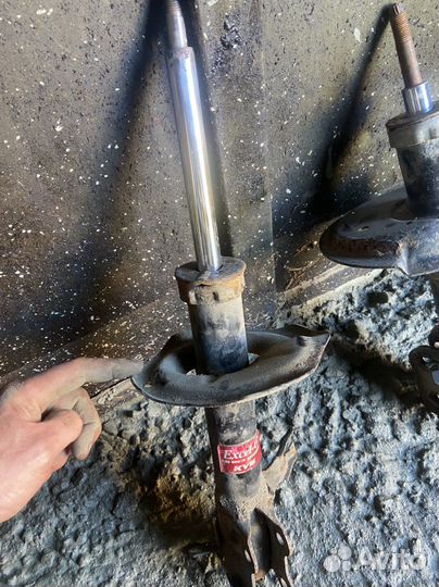 Стойка амортизатора nissan