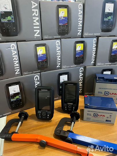 Эхолот Garmin striker vivid 4cv/4