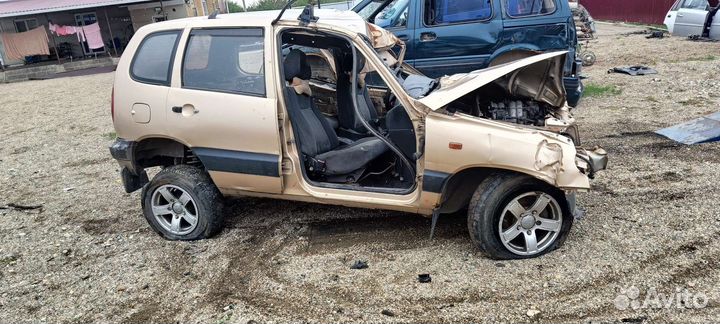 Кузов Шевроле Нива (По частям)