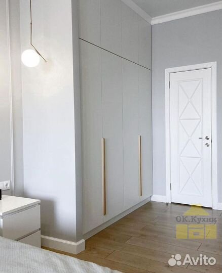 Шкаф с зеркалом