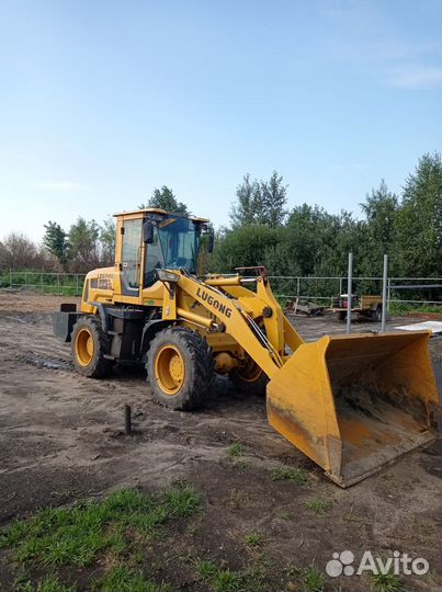 Фронтальный погрузчик