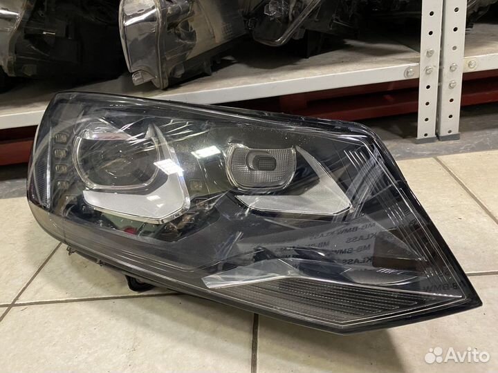 Фара Volkswagen Touareg NF правая