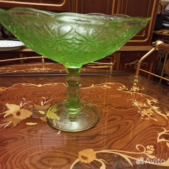 Антикварная ваза для фруктов на ножке