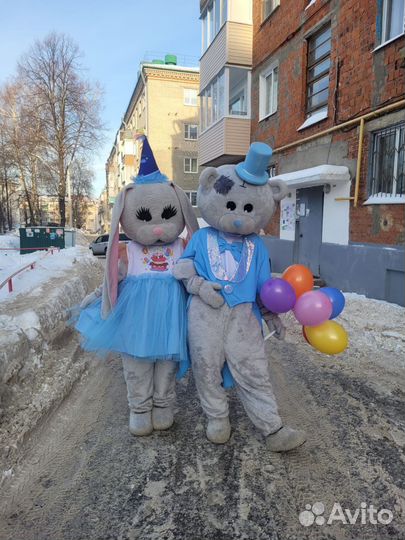 Ростовые мишки зайки с подарочком )