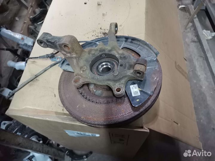 Кулак поворотный левый Kia Optima 4 JF