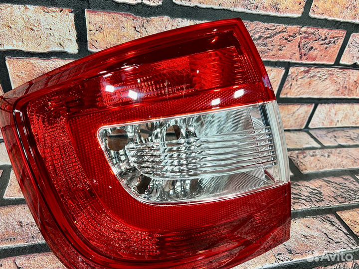 Фонарь левый Skoda Rapid 2012