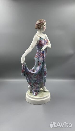 Скульптура Goldscheider Девушка в платье 50,5 см