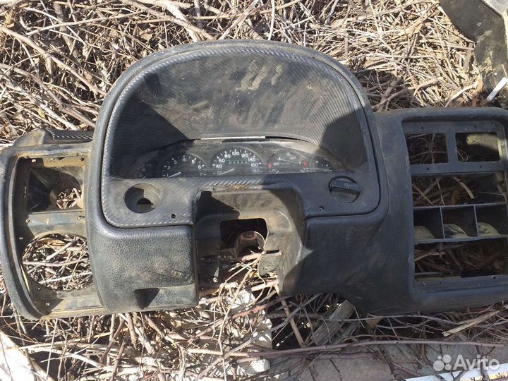 Панель приборов (торпеда) в сборе на волгу