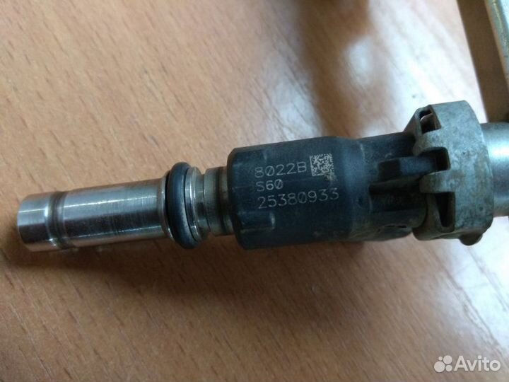 Рейка топливная (рампа) Opel Astra H 2004-2015