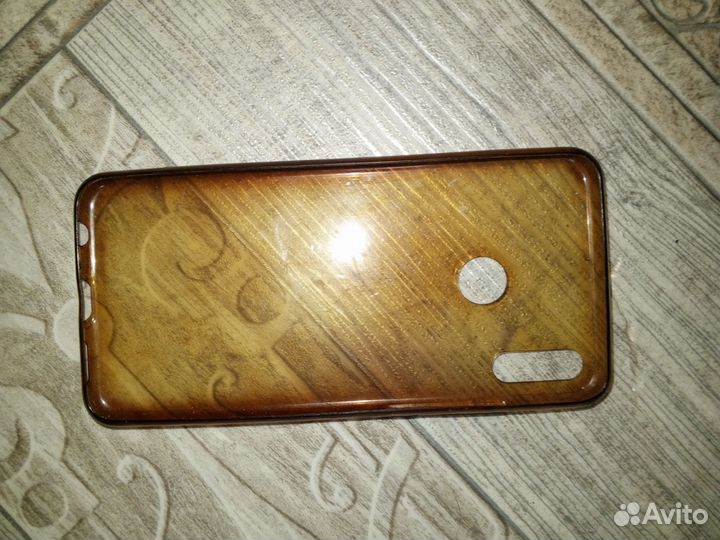 Чехлы на телефон