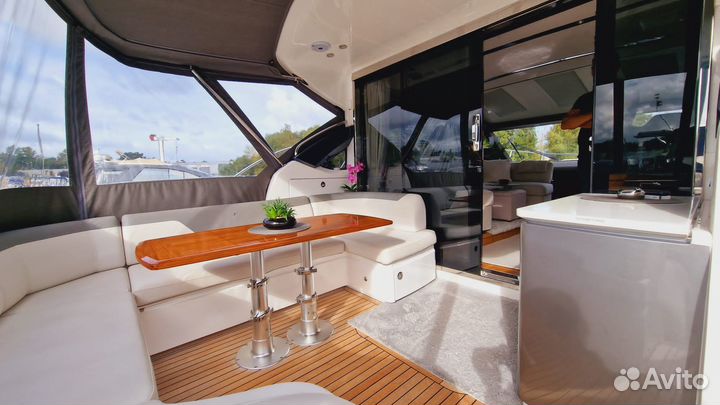 Моторная яхта Princess V50 (2018, 255 м/ч)