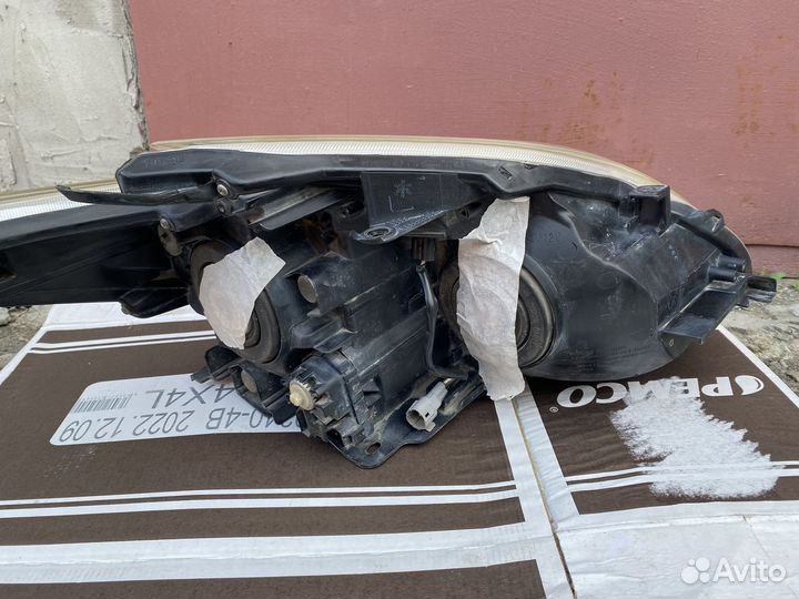 Фара левая Toyota prius 30 4729