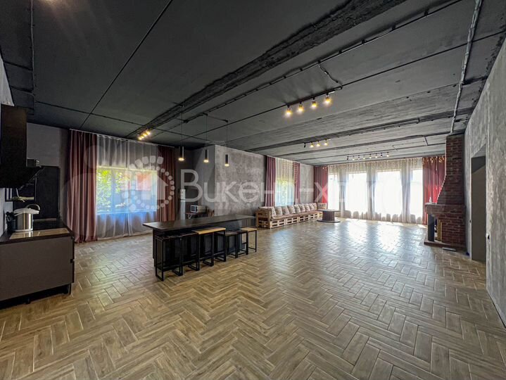 Коттедж 500 м² на участке 10 сот.