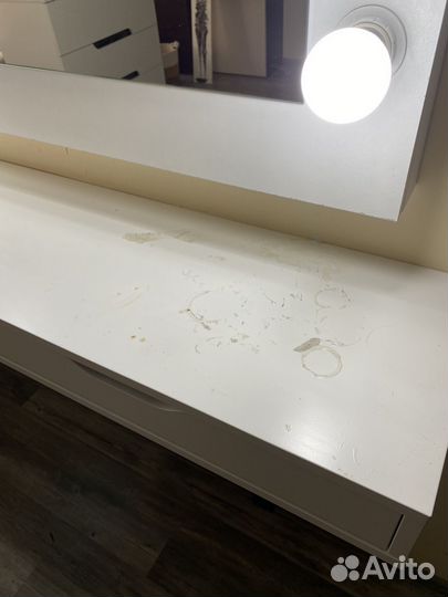 Гримерное зеркало с лампочками