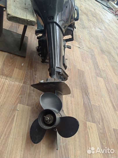 Лодка yamaran с мотором suzuki 15 и тентом