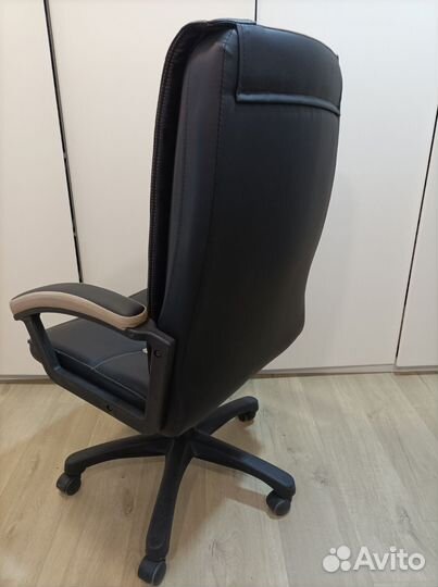 Компьютерное офисное кресло