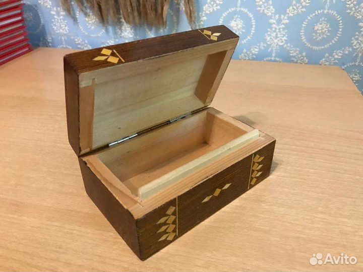 Деревянная инкрустированная шкатулка